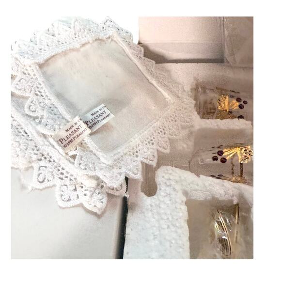 American Girl PC Samantha VICTORIAN LEMONADE SET Mosser Glass Tablecloth Napkins - Picture 3 of 11